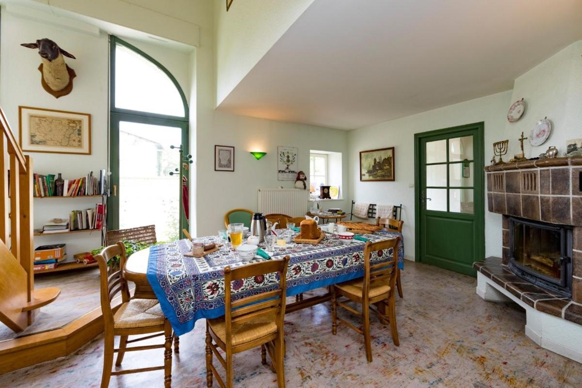 Jolie Vache Deguisee En Fleurs, Chambre D'Hote A Soulosse Rom bilde